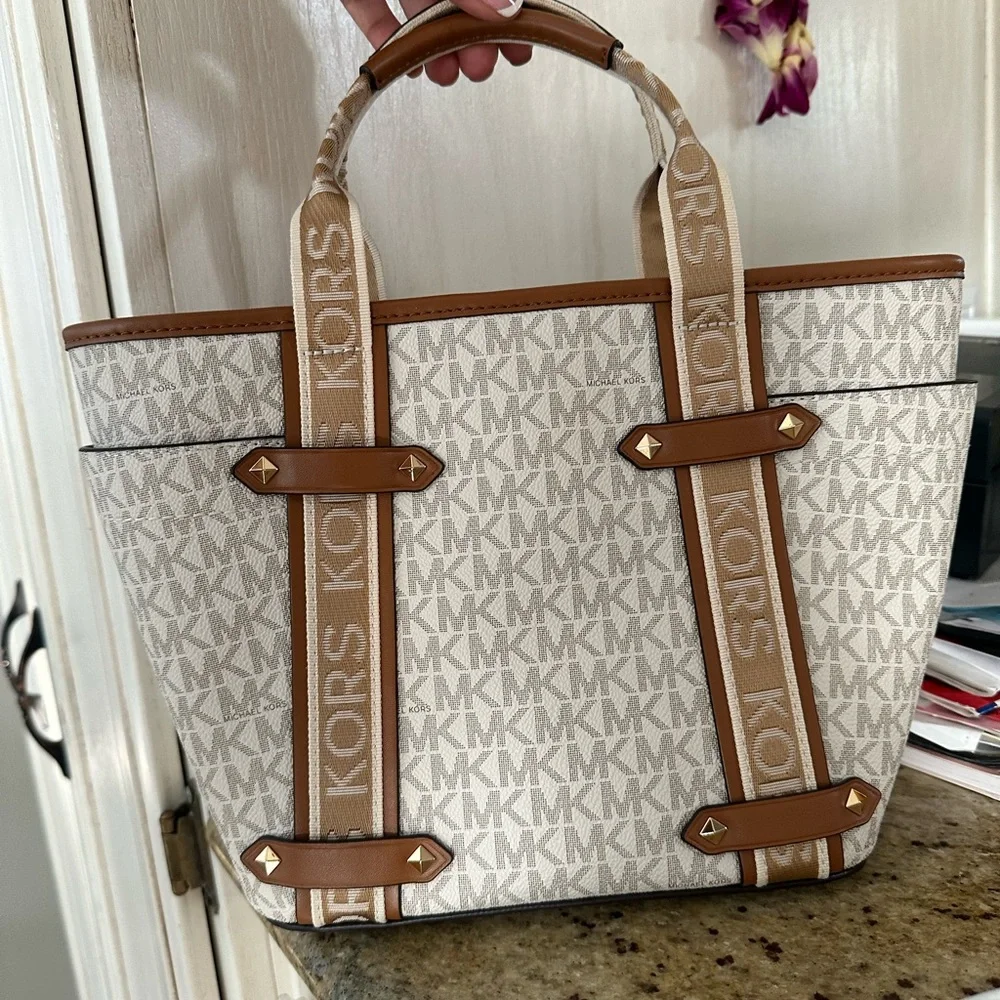 New MK Maeve Signature Logo Small Convertible Open Tote Bag - Picture 6 of 8